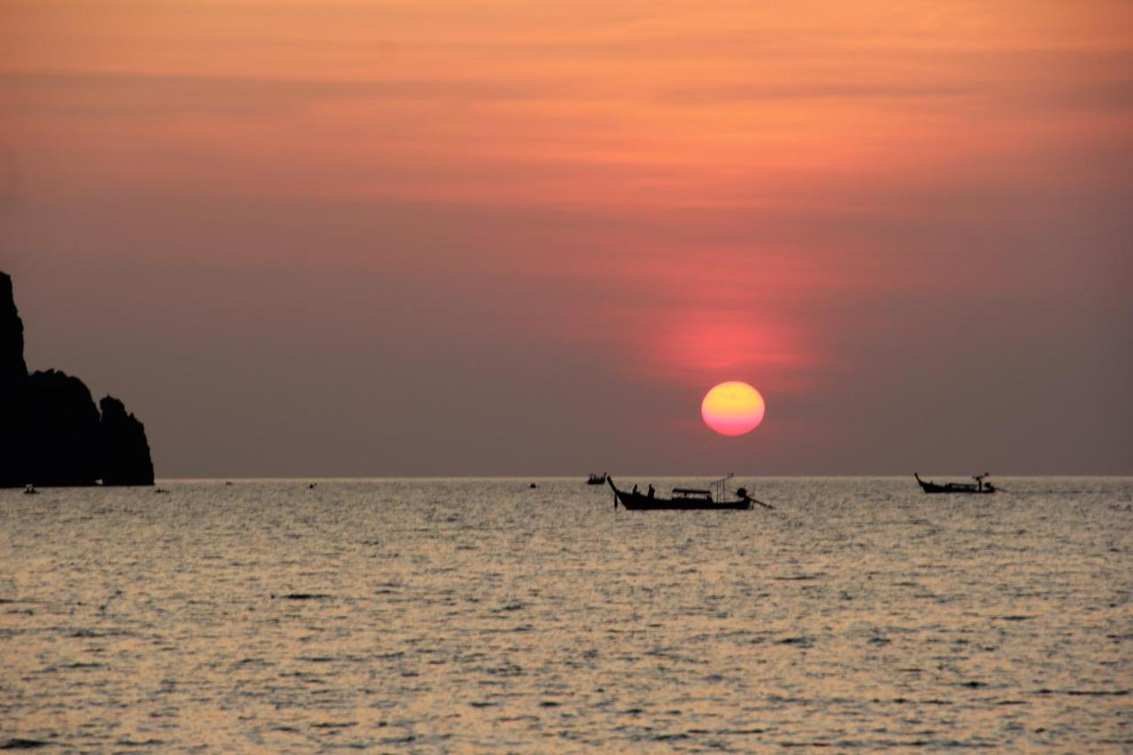 Phi Phi Seaside Bungalow Exterior photo