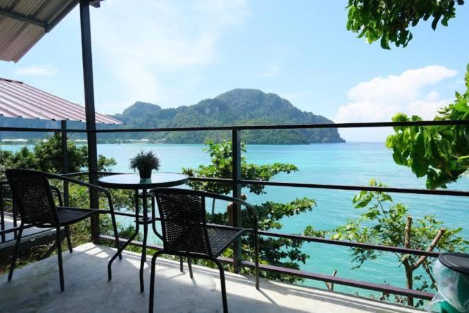 Phi Phi Seaside Bungalow Exterior photo