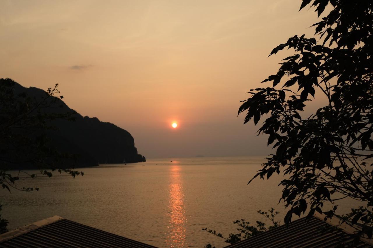 Phi Phi Seaside Bungalow Exterior photo
