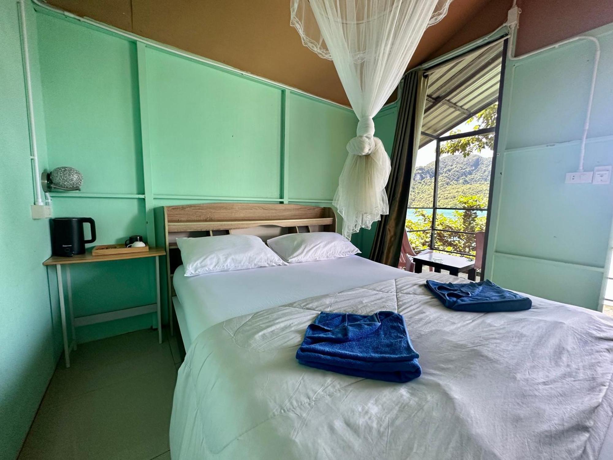 Phi Phi Seaside Bungalow Exterior photo